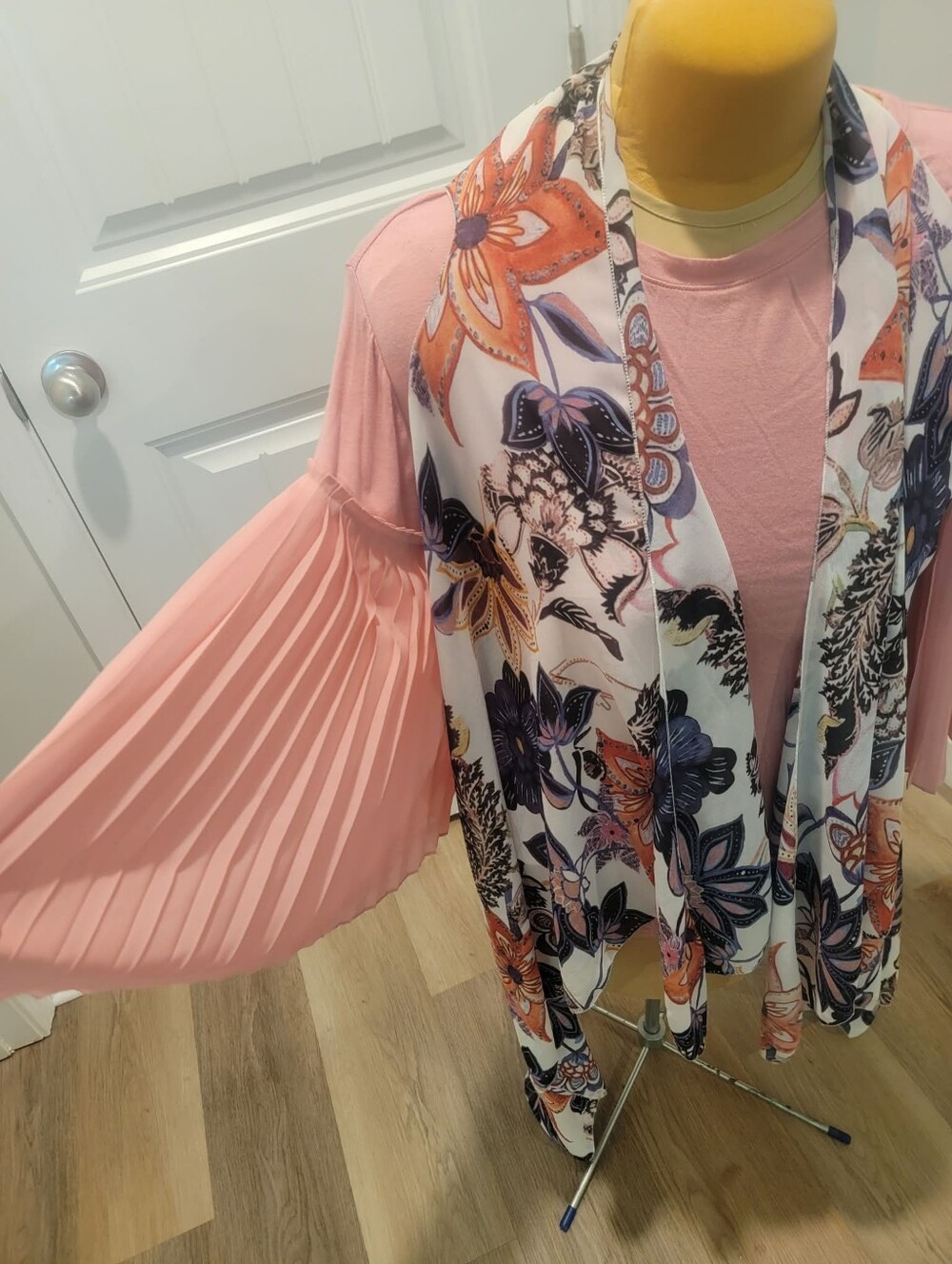 Plus Sz Lane Bryant 22/24 Pink Blouse and a OS Floral Vest Kimono w/Wide Sleeves